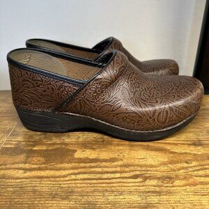 Dansko Shoes Womens 10 EU41 XP 2.0 Brown Floral Tooled Leather Clogs Mules